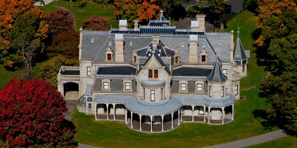 Ariel view of Mansion by Steve Turner, Courtesy of David Scott Parker Architects